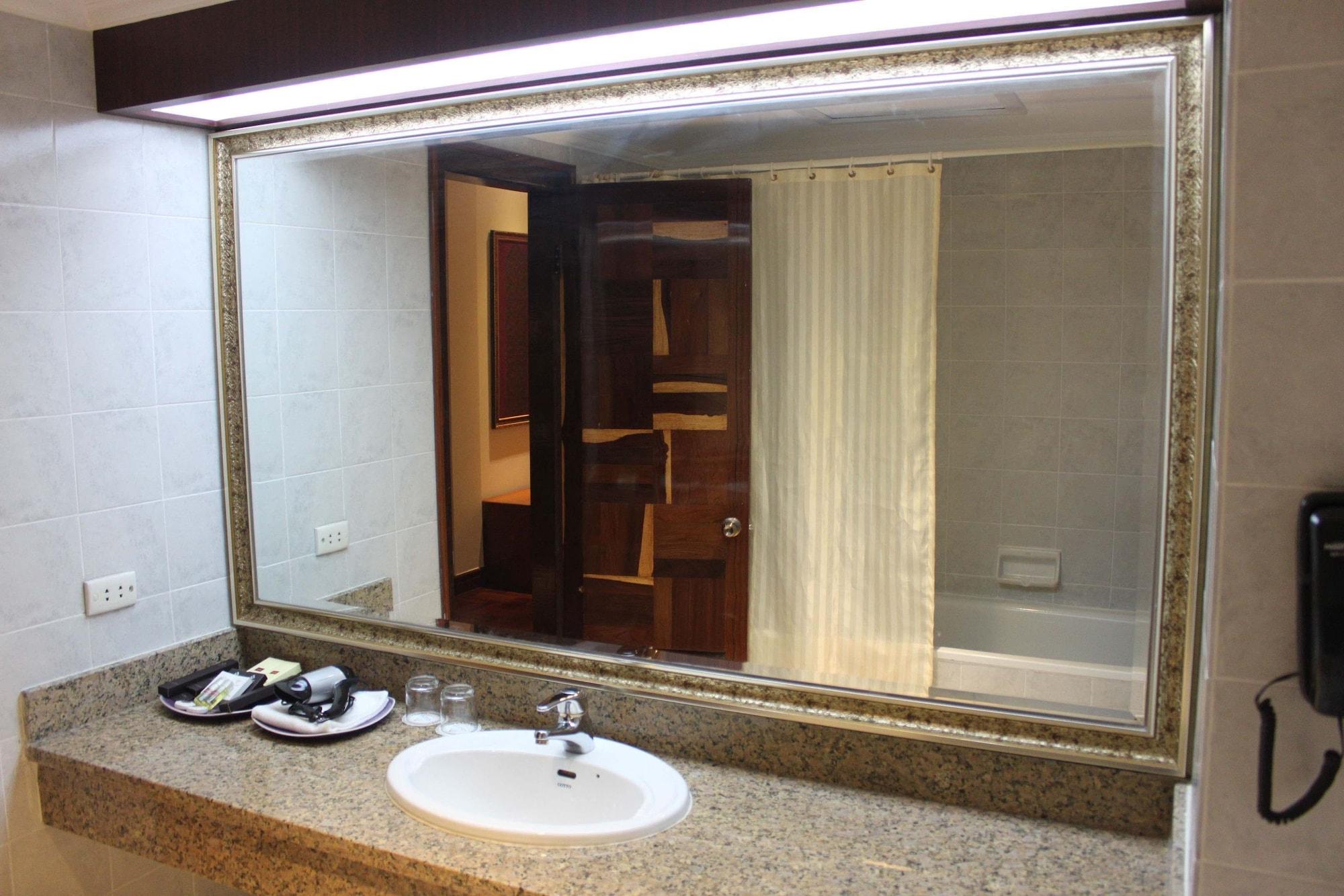 Diamond Hotel プノンペン エクステリア 写真